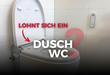 Wandhängendes Dusch-WC mit geöffnetem Deckel und integrierter Reinigungsdüse in einem modernen Badezimmer